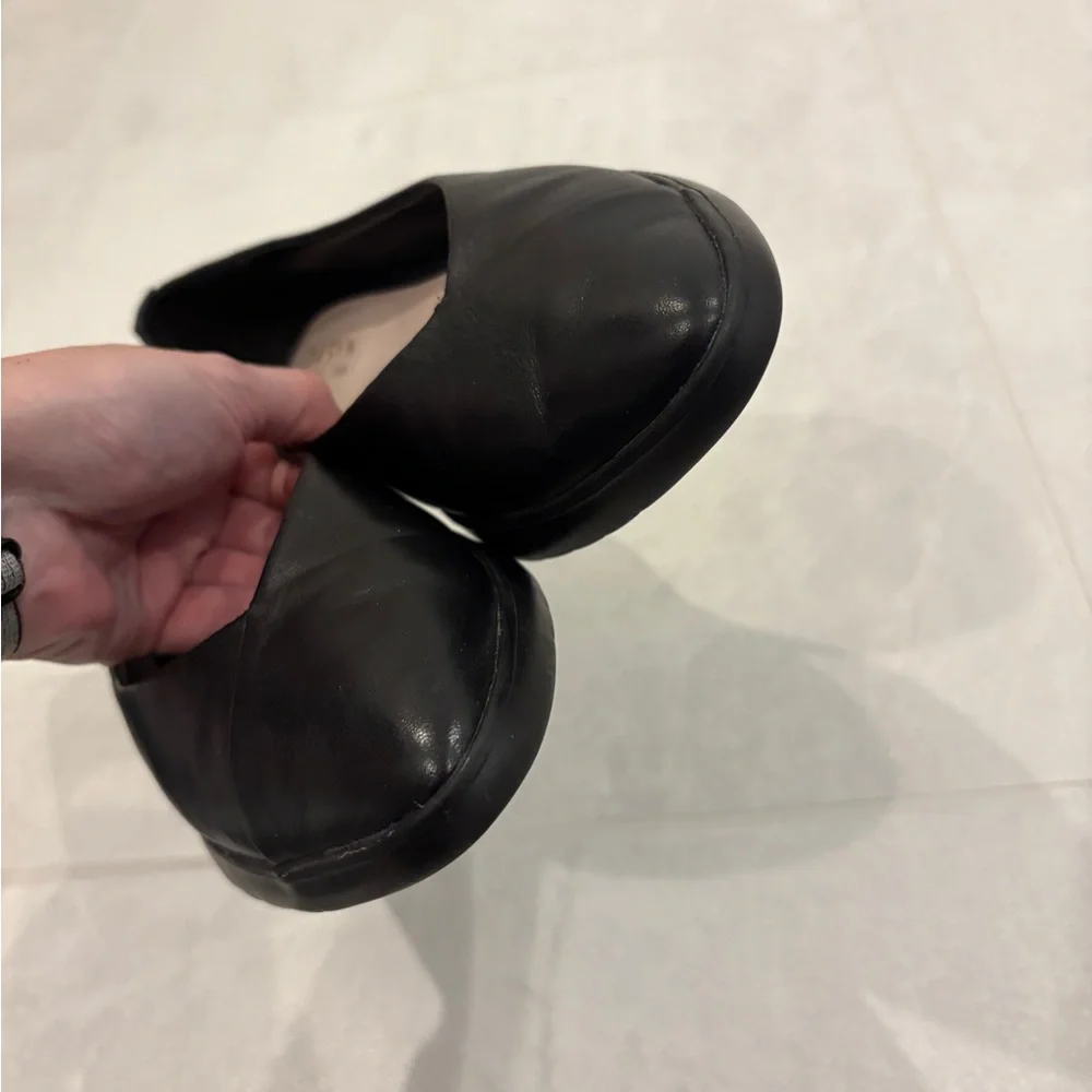 Taryn Rose Devon Napa Flats in Black Size 6.5